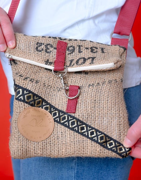 Kaffeesacktasche "Mamoud" - bordeauxroter Tragegurt / Sac en toile de Jute (ancien sac de café) "Mamoud" - sangle bordeaux