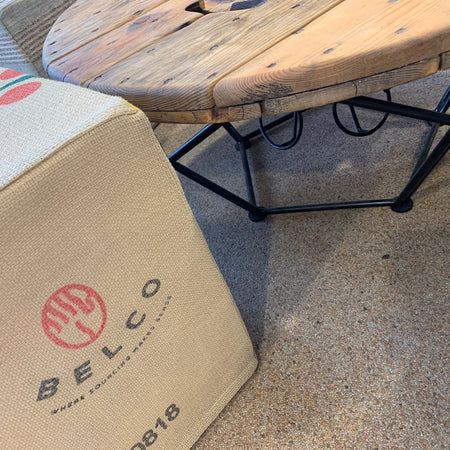 Sitzwürfel aus Kaffeesack / Cube en ancien sac de café