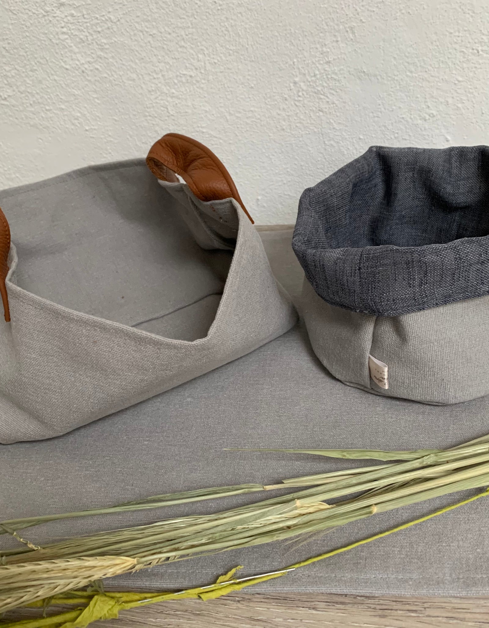 Tischsets und Brotkörbe