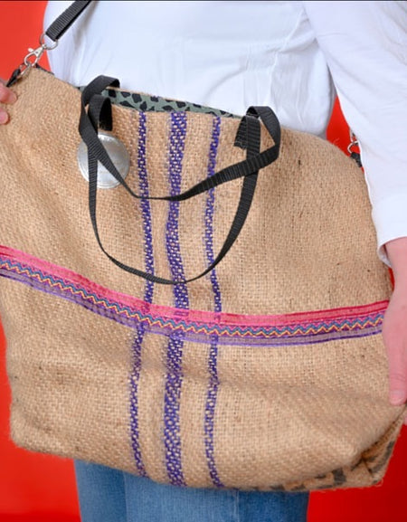 Kaffeesacktasche „Birgit“ - Innenfutter Leoprint grün / Sac en toile de Jute (ancien sac de café) "Birgit" - Doublure Léoprint vert