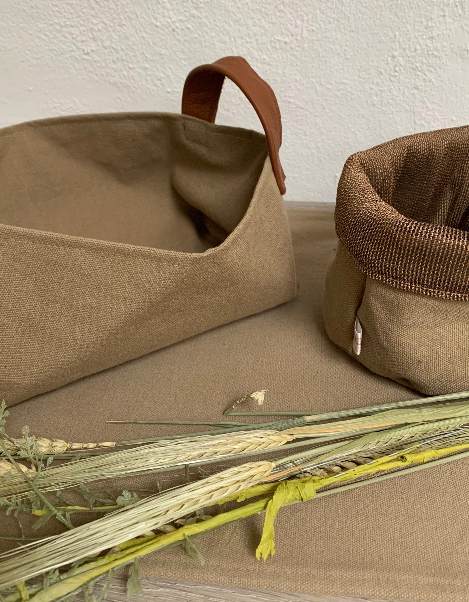 Tischsets und Brotkörbe