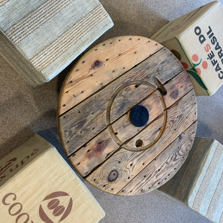 Sitzwürfel aus Kaffeesack / Cube en ancien sac de café