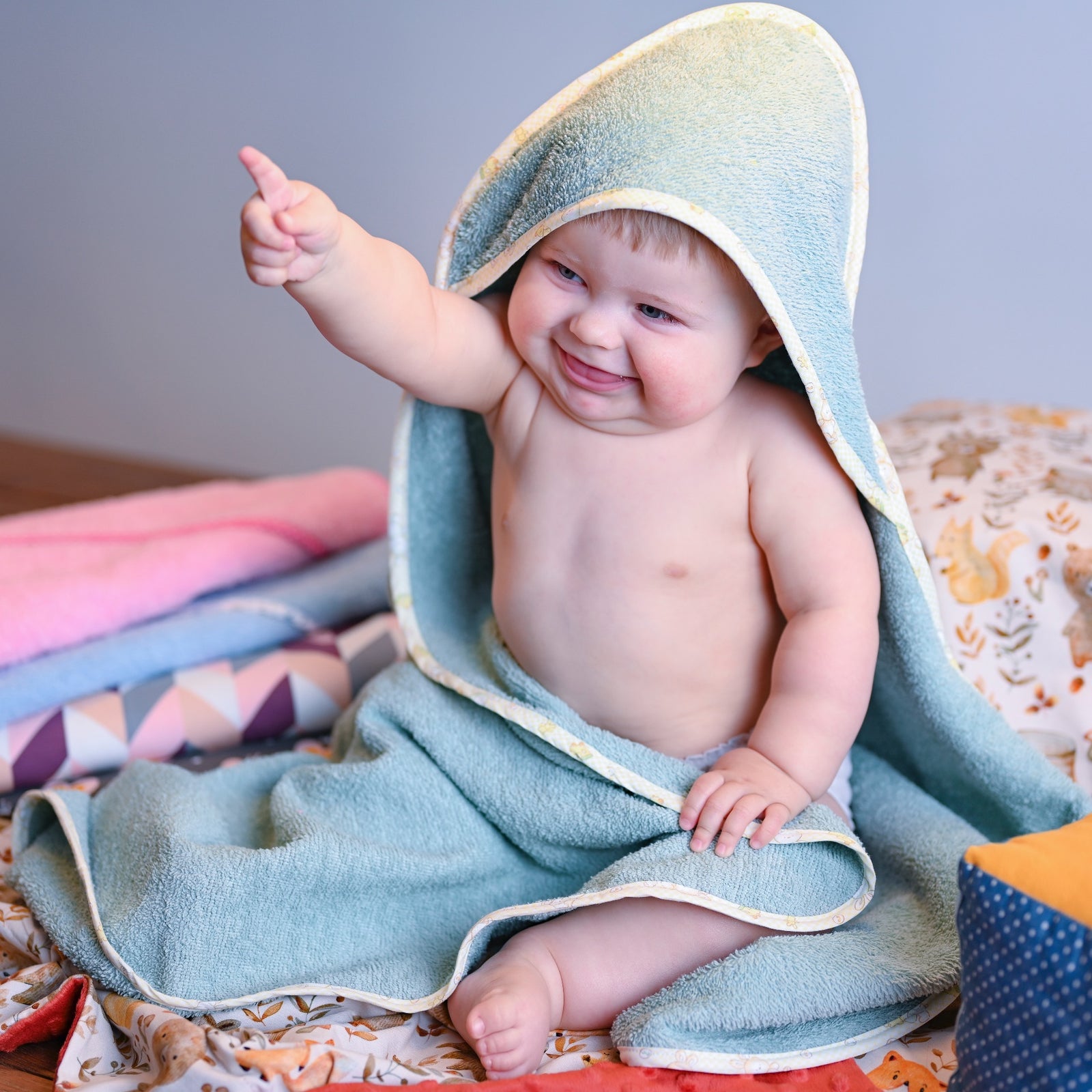 Babyhandtuch mit Kapuze / Cape de bain pour bébé